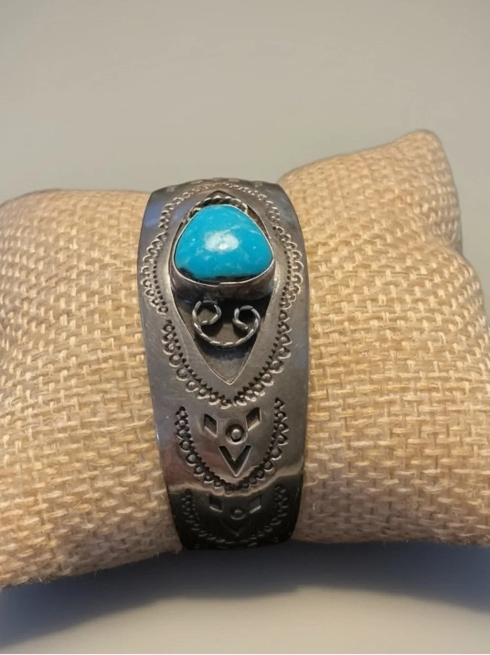 Vintage Navajo sterling 925 cuff bracelet featuring a central turquoise stone